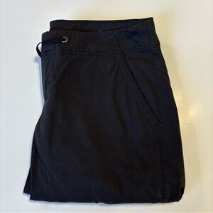 Columbia Women's Size 8  Short Anytime Outdoor Active Fit
Bootcut Leg Pants